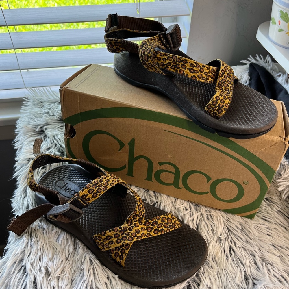 SUPER CUTE  OUTDOOR LEOPARD CHACOS! 🐆 - Picture 5 of 5